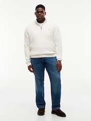جينز بقصة عادية مقاس كبير من Tommy Hilfiger - Image 5 of 6