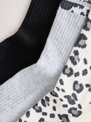 Grey Animal Stripe Cushion Sole Ribbed Sport Ankle With Arch Support Socks 3 Pack - Image 5 of 6