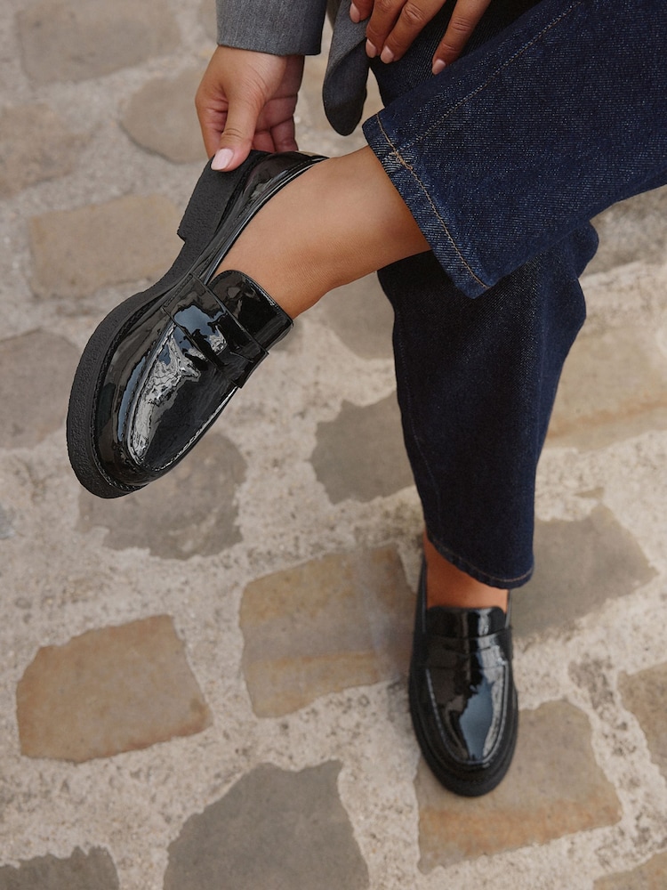 Itim - Linzi Hilton Classic Loafer With Front Tab - Larawan 6 ng 6 Itim - Linzi Hilton Classic Loafer With Front Tab - Larawan 6 ng 6
