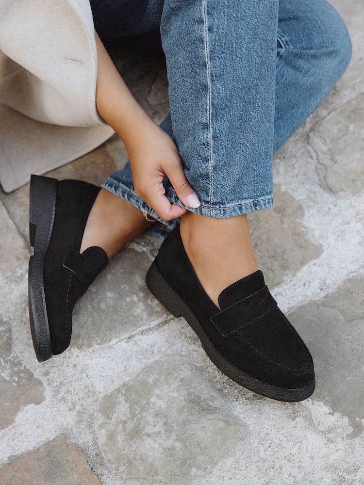 Black Suede - Linzi Hilton Classic Loafer With Front Tab - Larawan 1 ng 5 Black Suede - Linzi Hilton Classic Loafer With Front Tab - Larawan 1 ng 5
