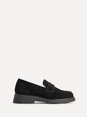 Black Suede - Linzi Hilton Classic Loafer With Front Tab - Larawan 2 ng 5