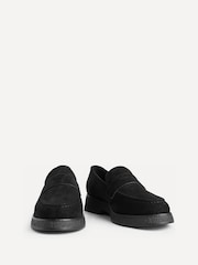 Black Suede - Linzi Hilton Classic Loafer With Front Tab - Larawan 3 ng 5