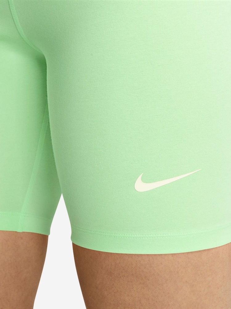 Grün - Nike Classic Radlerhose mit hohem Bund, 8 Zoll - Bild 2 von 4
