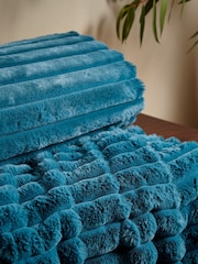 Catherine Lansfield Teal Soft and Cosy Ribbed Faux Fur Throw - Image 3 of 4
