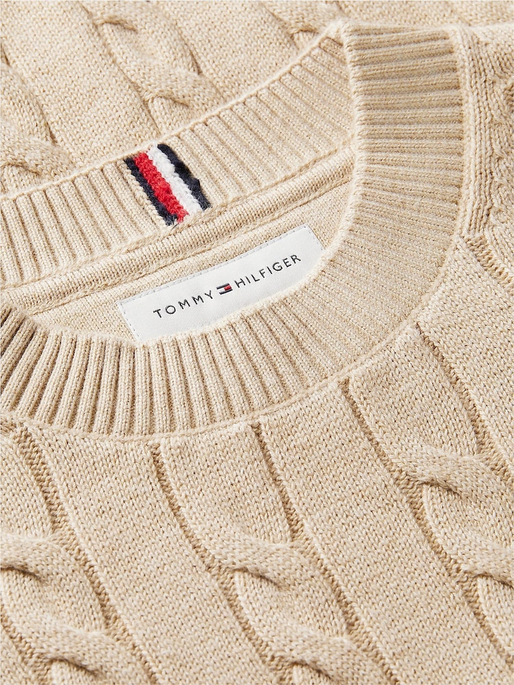 ذهبي - كنزة محبوكة بخيوط طويلة متداخلة بياقة بحافة مستديرة من Tommy Hilfiger - صورة 6 من 6 ذهبي - كنزة محبوكة بخيوط طويلة متداخلة بياقة بحافة مستديرة من Tommy Hilfiger - صورة 6 من 6