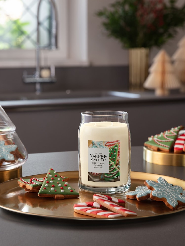 Yankee Candle Christmas Cookie Signature Medium Jar 2 Wick Candle - Image 2 of 4