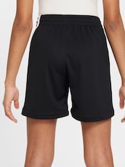שחור - מכנסיים קצרים מבד מנדף זיעה של Nike דגם Swoosh Multi+ - Image 7 of 9