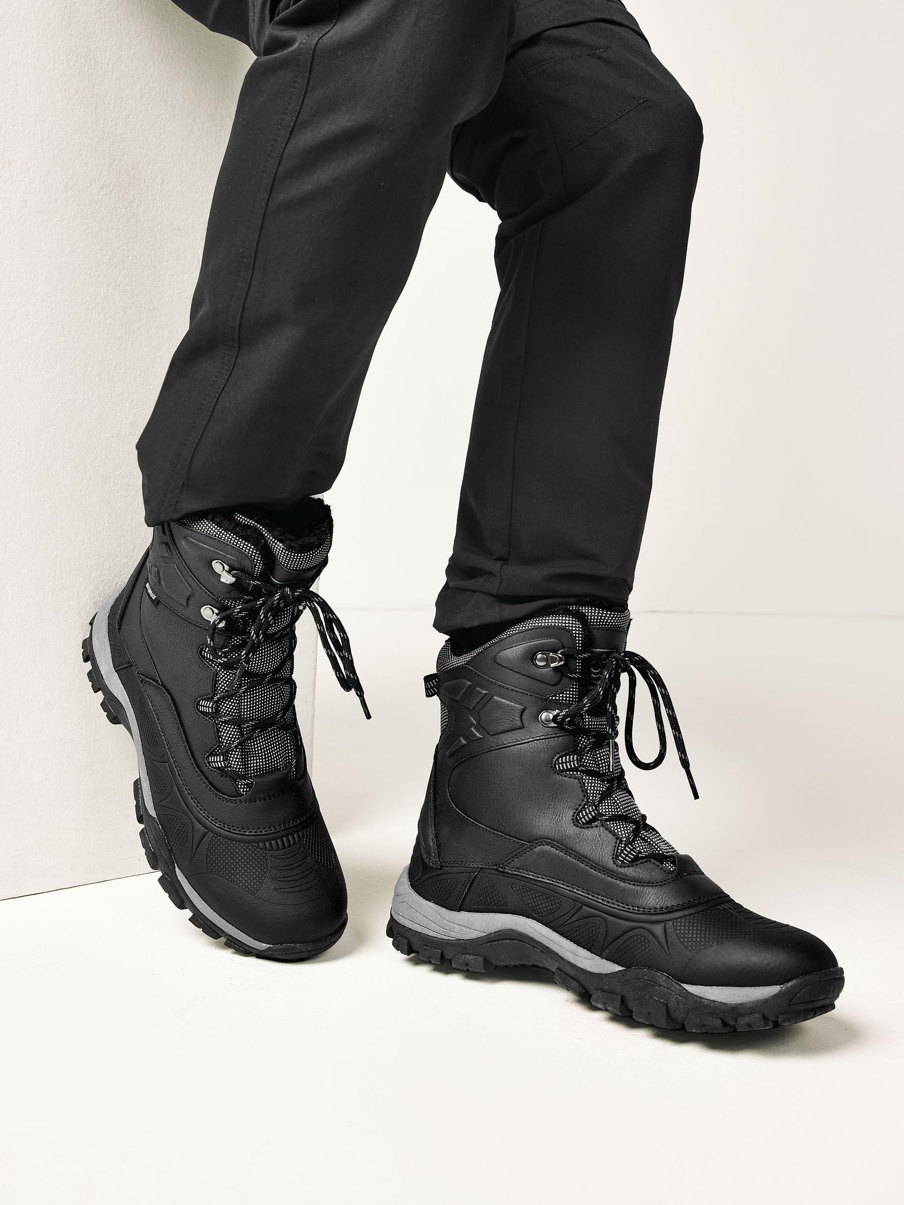 Tall warm waterproof winter boots top