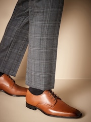 Marron fauve - Chaussures derby emblématiques en cuir italien à bout carré - Image 1 of 10