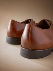 Marron fauve - Chaussures derby emblématiques en cuir italien à bout carré - Image 4 of 10