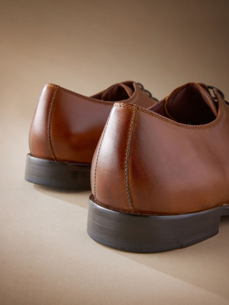 Marron fauve - Chaussures derby emblématiques en cuir italien à bout carré - Image 4 of 10