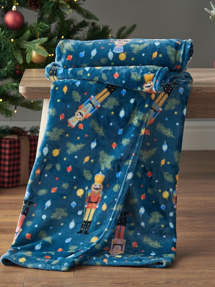 Catherine Lansfield Green Teddy Christmas Nutcracker Cosy and Warm Fleece Throw - Image 1 of 4