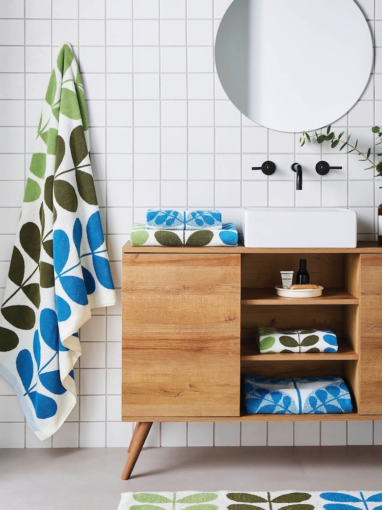 Orla Kiely Green Trio Stem 100% Cotton Towel - Image 4 of 4