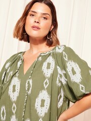 Curves Like These Bluse in Leinenoptik mit Print und Schleife - Bild 4 von 4