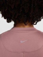 Braun - Nike Umstandsmode One Kurzärmeliges Top - Bild 6 von 9