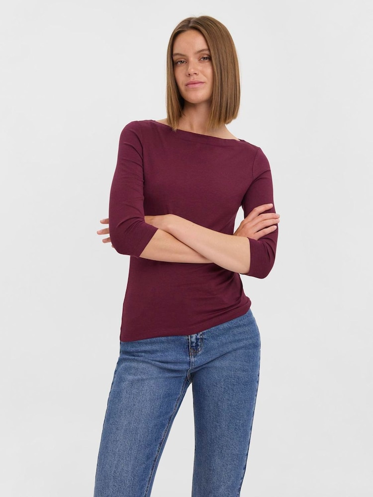 أحمر - تيشِرت بأكمام 4/3 طول مع فتحة رقبة عريضة من VERO MODA - صورة 1 من 4 أحمر - تيشِرت بأكمام 4/3 طول مع فتحة رقبة عريضة من VERO MODA - صورة 1 من 4