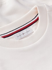 לבן - Tommy Hilfiger סווטשירט בגזרה נינוחה מבד פרנץ' טרי עם לוגו - תמונה 6 מתוך 6