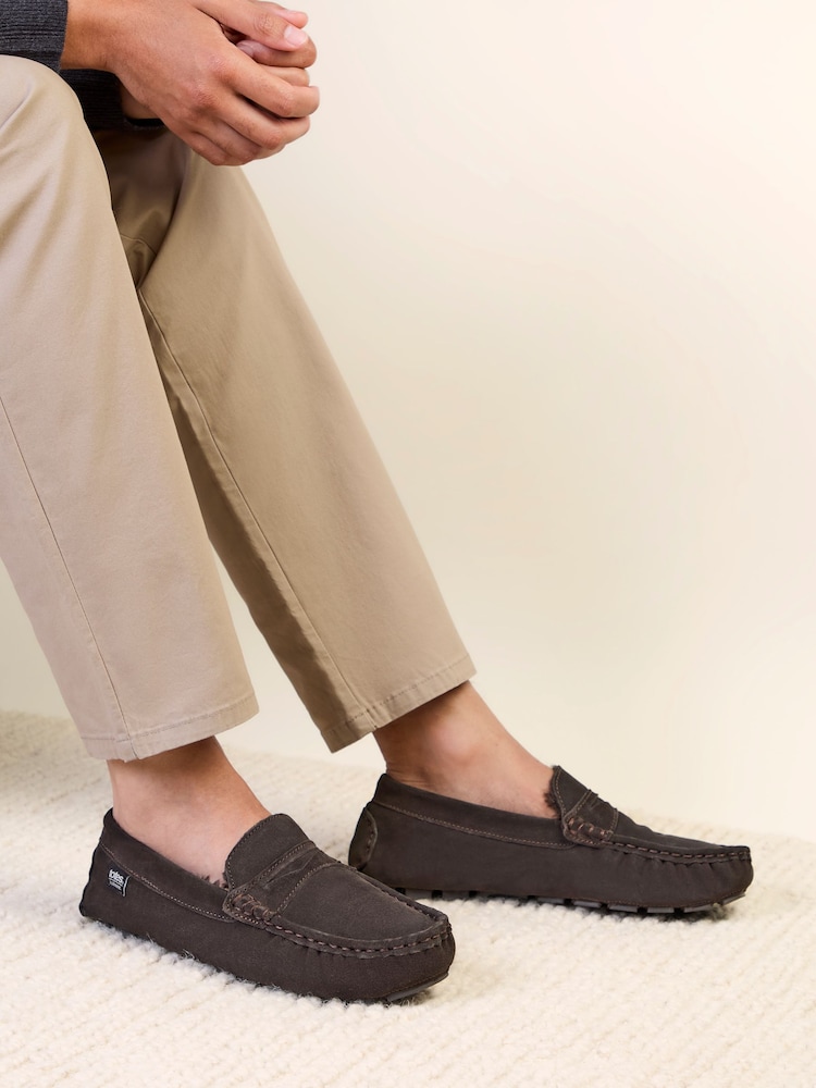 Totes Brown Suede Moccasin Slippers With Faux Fur Lining - Image 1 of 5 Totes Brown Suede Moccasin Slippers With Faux Fur Lining - Image 1 of 5