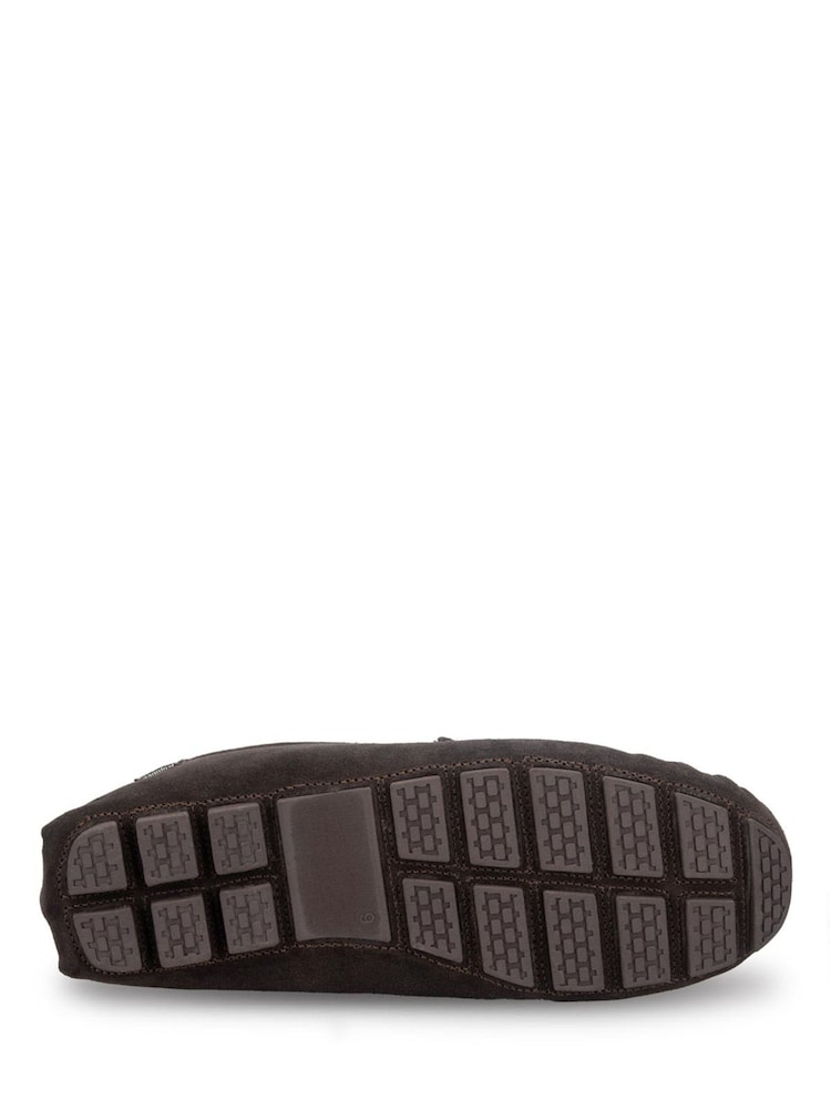 Totes Brown Suede Moccasin Slippers With Faux Fur Lining - Image 5 of 5 Totes Brown Suede Moccasin Slippers With Faux Fur Lining - Image 5 of 5