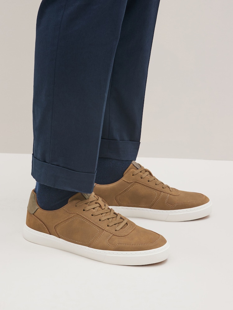 Hellbraun - Niedrige Turnschuhe zum Schnüren - Bild 1 von 6