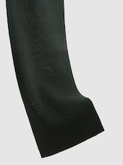 Forest Green - Bufanda acanalada de merino Chesterfield de Reiss - Imagen 4 de 4