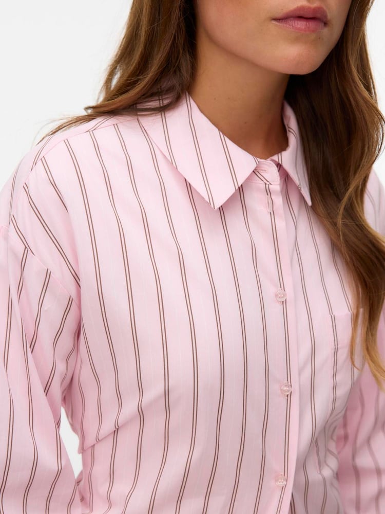 Vero Moda חולצת פסים עם חגורה ועם שרוול ארוך - תמונה 2 מתוך 4 Vero Moda חולצת פסים עם חגורה ועם שרוול ארוך - תמונה 2 מתוך 4