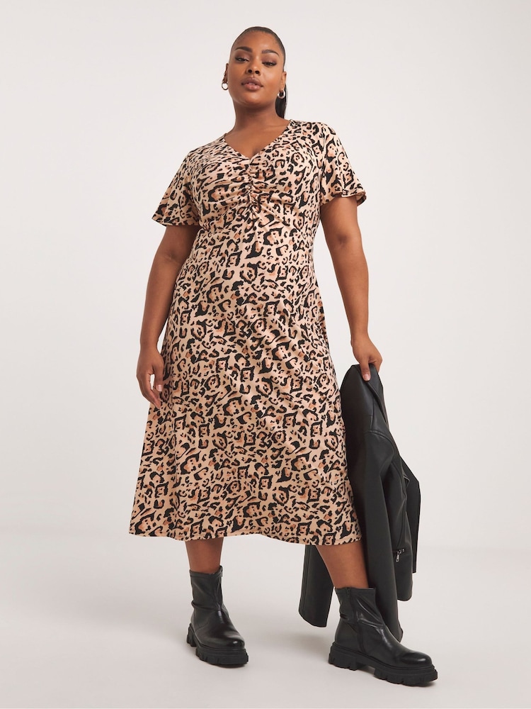 Simply Be superweiches Midikleid mit gerüschter Vorderseite - Bild 1 von 4