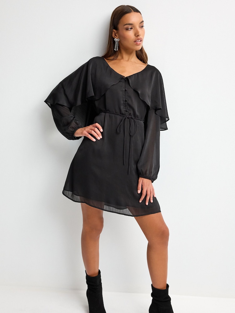 Schwarz strukturiert - Langärmeliges Cape-Minikleid - Bild 2 von 6 Schwarz strukturiert - Langärmeliges Cape-Minikleid - Bild 2 von 6