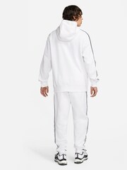 Trenirke s kapuco iz flisa Nike Club - Slika 2 iz 3