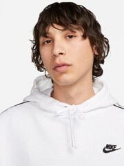 Trenirke s kapuco iz flisa Nike Club - Slika 3 iz 3