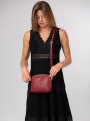 Rojo - Bolso bandolera de piel 'Remi' de Pure Luxuries London - Imagen 1 de 6