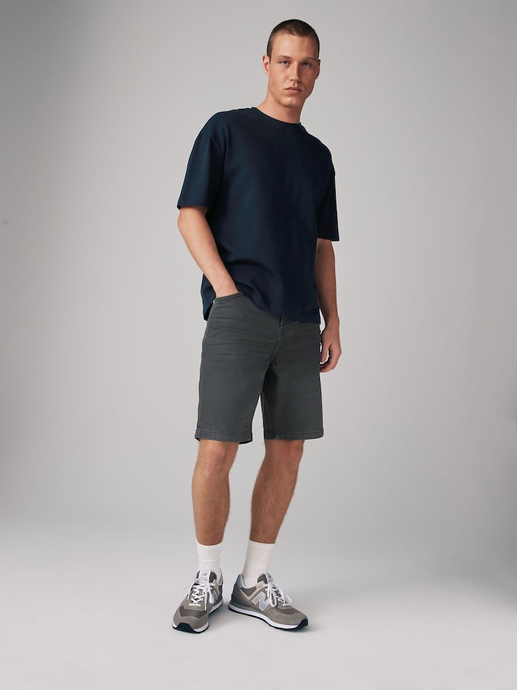 Rauchgrau - Stückgefärbte Denim-Shorts - Bild 1 von 9