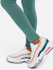 Зеленый - Леггинсы с классической талией и логотипом Nike Essentials - Image 3 of 3