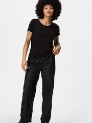 Noir - Surpantalon imperméable Regatta Pack It femme - Image 4 of 11