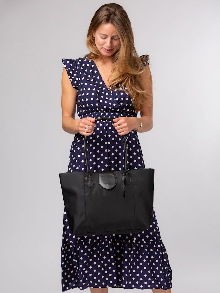 Pure Luxuries London Black 'Genevieve' Canvas & Leather Tote Bag - Image 1 of 7 Pure Luxuries London Black 'Genevieve' Canvas & Leather Tote Bag - Image 1 of 7