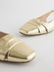 zlata (barva); zlato - Čevlji z oglatim sprednjim delom in paščkom čez peto Forever Comfort® - Slika 4 iz 6