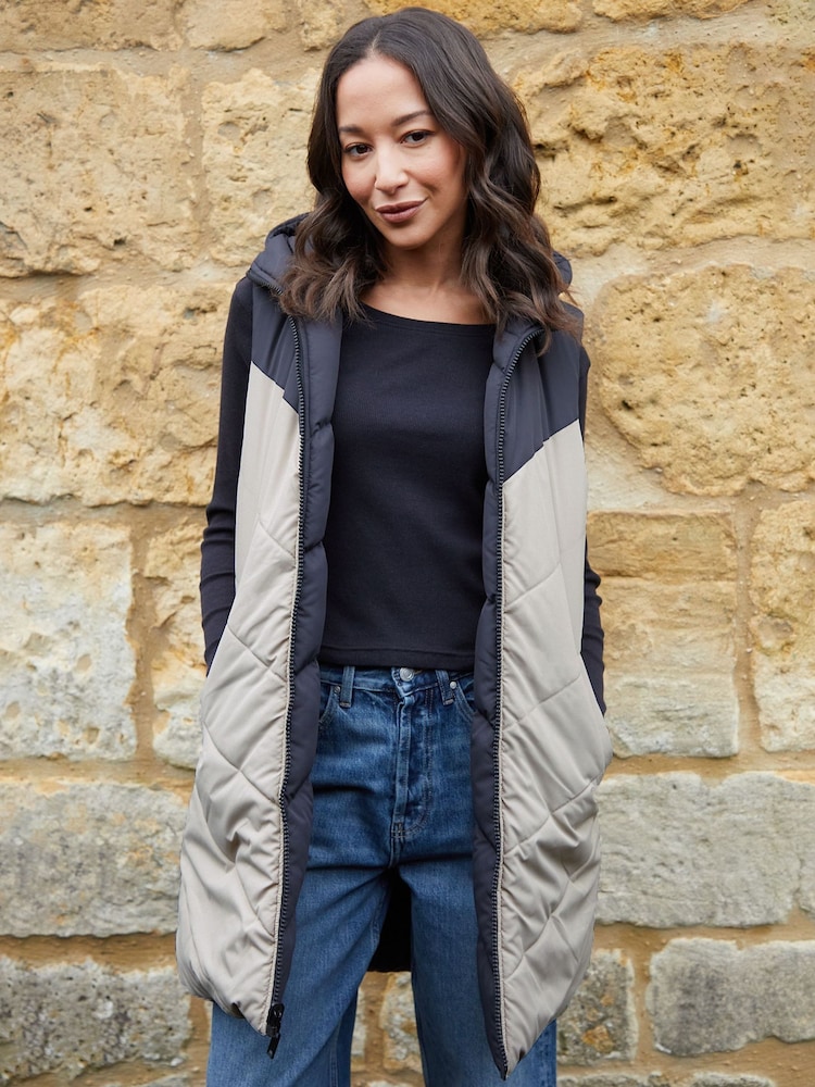 Threadbare White/Black Reversible Threadbare Longline Hooded Padded Gilet - Image 2 of 5