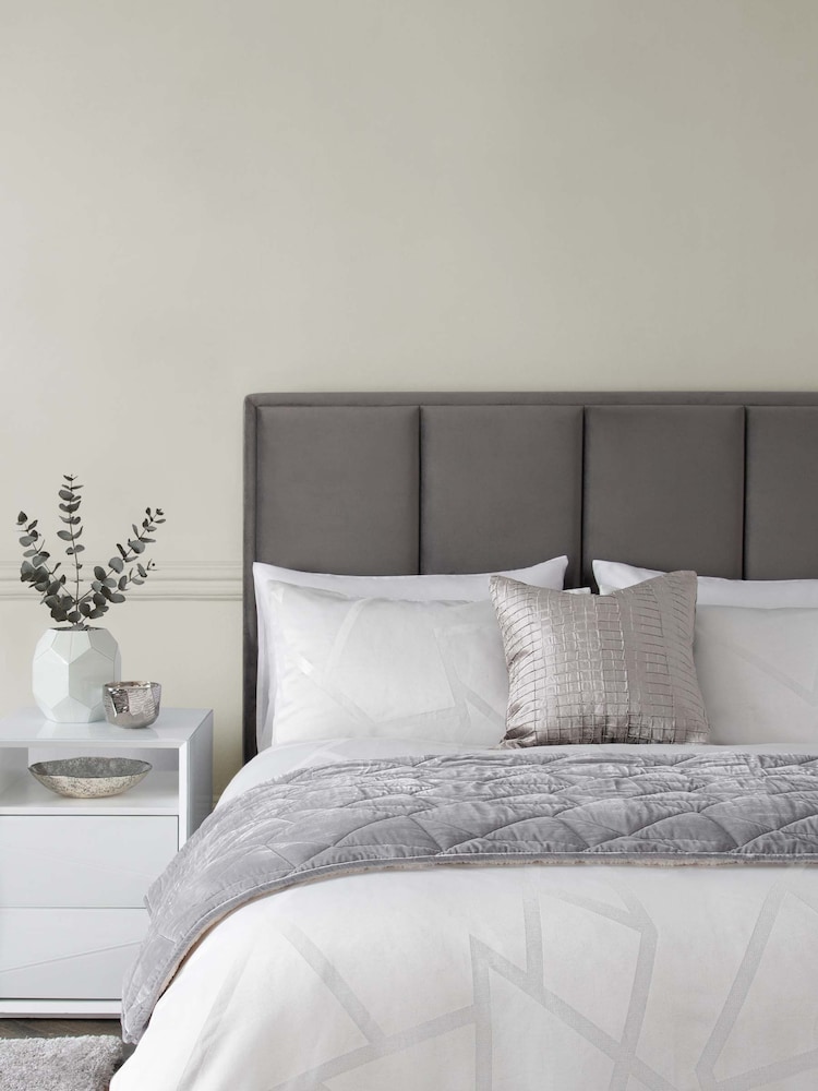 Grey Warm Light Ultimate Multi-Surface 2.5L Paint - Image 1 of 5 Grey Warm Light Ultimate Multi-Surface 2.5L Paint - Image 1 of 5