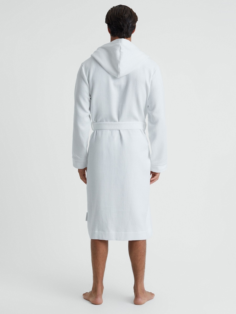 Reiss White Coastal Textured Cotton Hooded Dressing Gown - Image 4 of 4