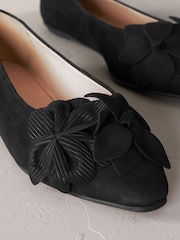 črna - Usnjene balerinke Signature Corsage - Slika 5 iz 6