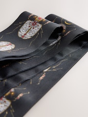 Black Regal Print - CERENE Skinny Scarf - Image 4 de 4