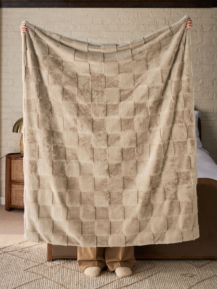 Natural Jasper Checkerboard Cosy Fleece Reverse Throw - Image 4 of 5