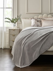 Decke aus flauschigem Fleece - Bild 1 von 4