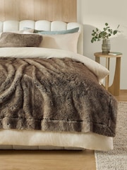 Medved Faux Fur Dekorativni prekrivač - Image 1 of 4
