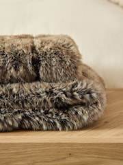 Medved Faux Fur Dekorativni prekrivač - Image 3 of 4