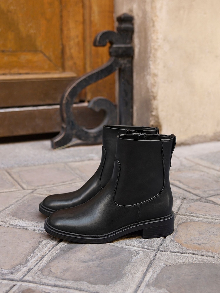 Linzi Black Discover Chelsea Boots - Image 6 of 6