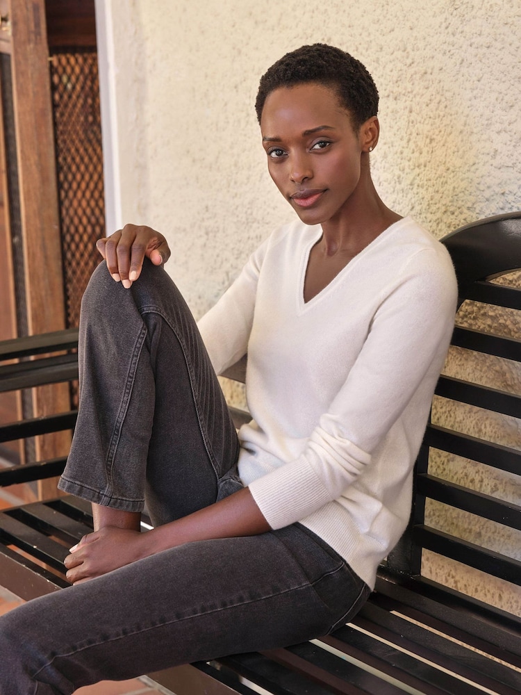 Pure Collection White Cashmere V-Neck Jumper - Image 2 of 3 Pure Collection White Cashmere V-Neck Jumper - Image 2 of 3