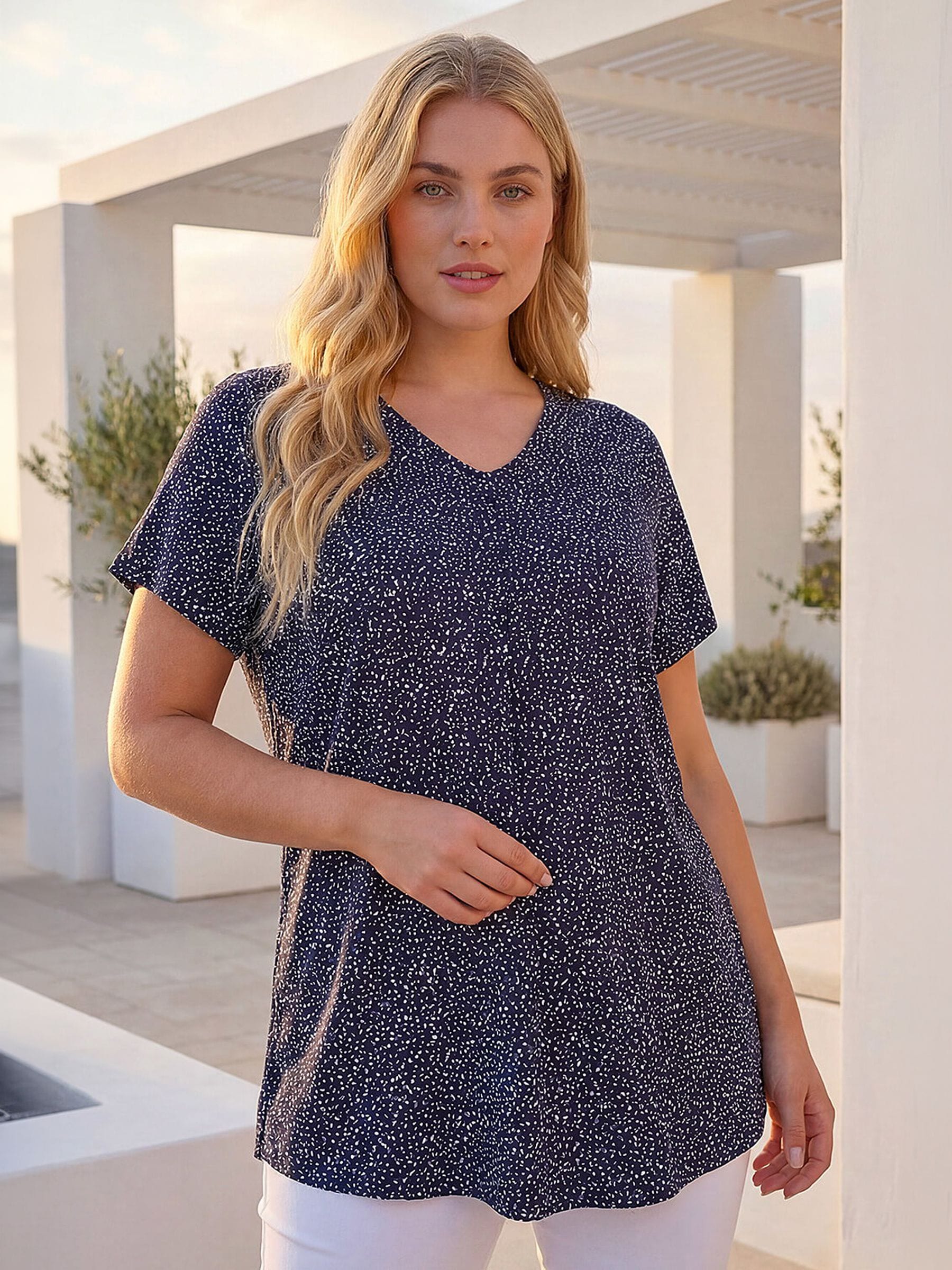 Roman Curve Women's Navy Ditsy Spot Print V-Neck Stretch Top Size 22-24 - Image 2
