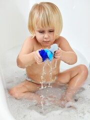 JoJo Maman Bébé Set of 3 Shark Bath Toys - Image 4 of 5