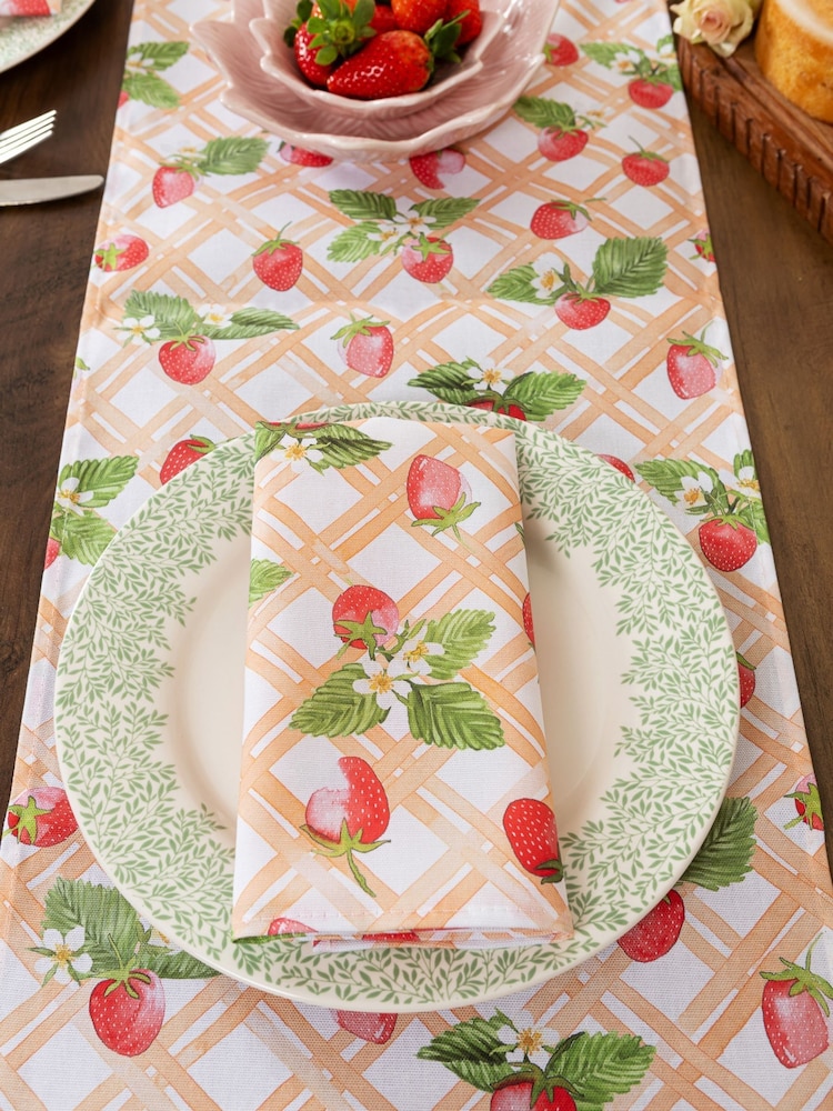Camino de mesa con diseño de pícnic con fresas de Avalon Home - Imagen 2 de 5